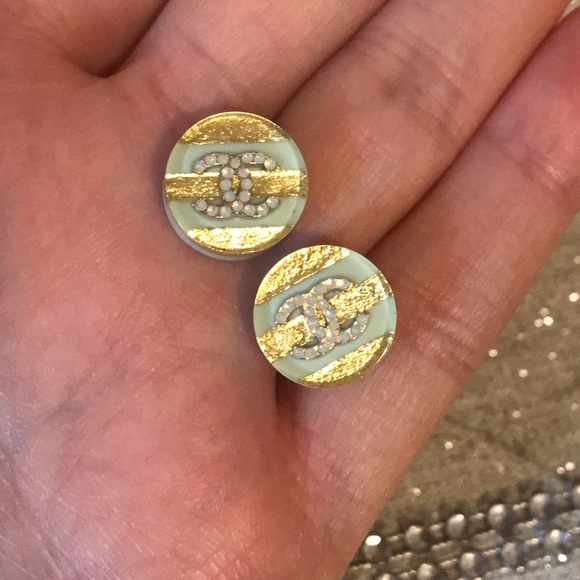 Chanel CC resin button earrings - Picture 7 of 10